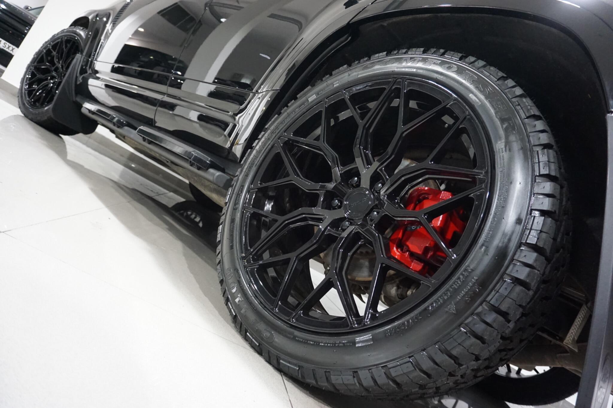 Land Rover Defender 110 3.0 D250 MHEV X-Dynamic HSE SUV 5dr Diesel Auto 4WD Euro 6 (s/s) (250 ps)